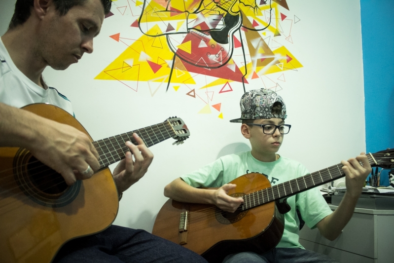 Escola de Violão para Crianças Cachoeirinha - Aula de Violão Infantil