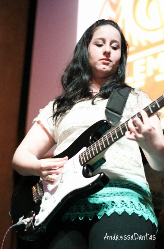 Escola para Dar Aula de Guitarra Profissional Onde Achar na Vila Gustavo - Quanto Custa Aula de Guitarra