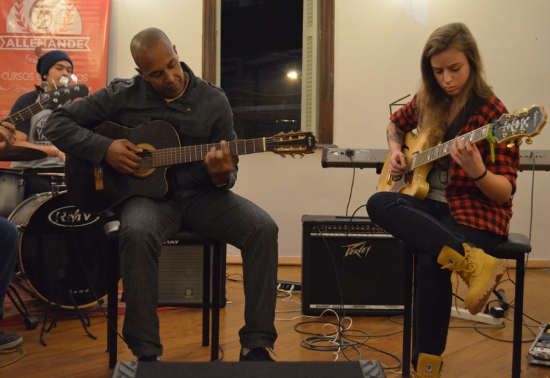 Qual o Preço de uma Aula Guitarra em Jaçanã - Aula Guitarra