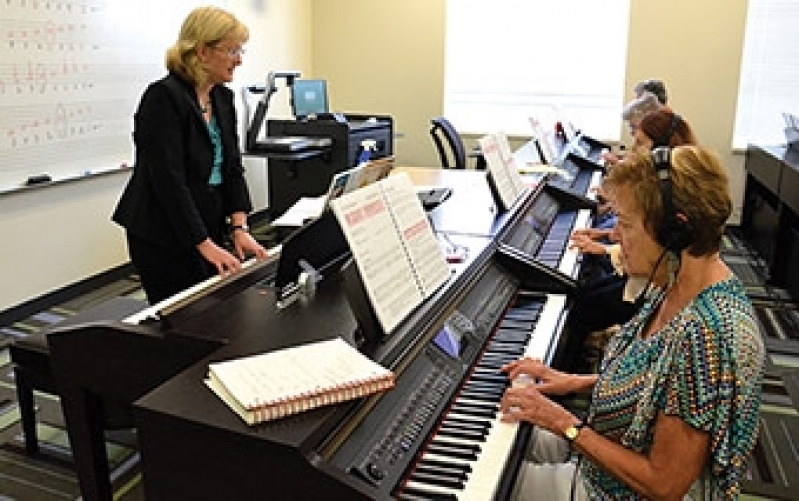 Aulas Piano Liberdade - Aula de Piano para Iniciantes - CEMUSC