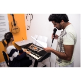 Aula de canto na Vila Maria